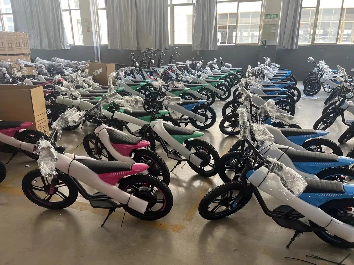 24V Kids Motorcycle Electric Bike Battery-Powered Off-Road with 300W Strong Motor Electric Scooter