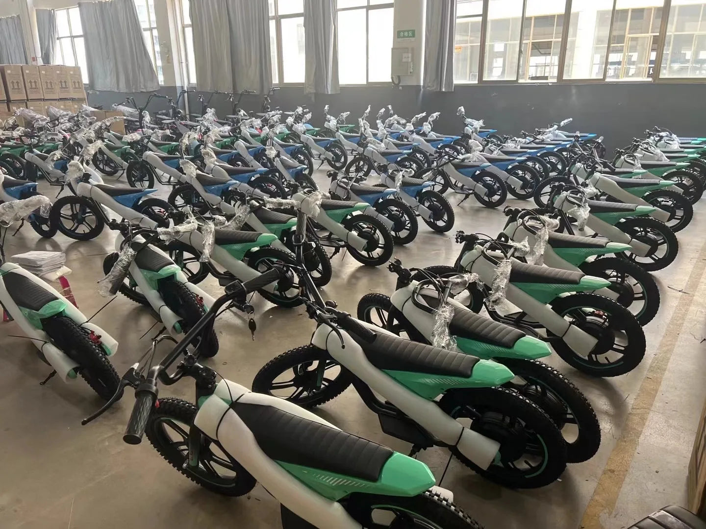 24V Kids Motorcycle Electric Bike Battery-Powered Off-Road with 300W Strong Motor Electric Scooter