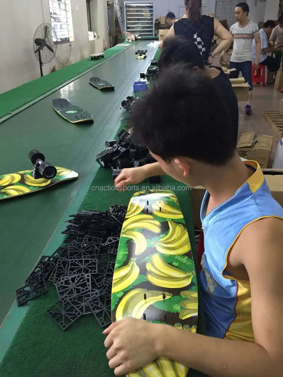 Wholesale 8.0 Inch Professional Quality Full Canadian Maple Custom Design Complete Skateboard